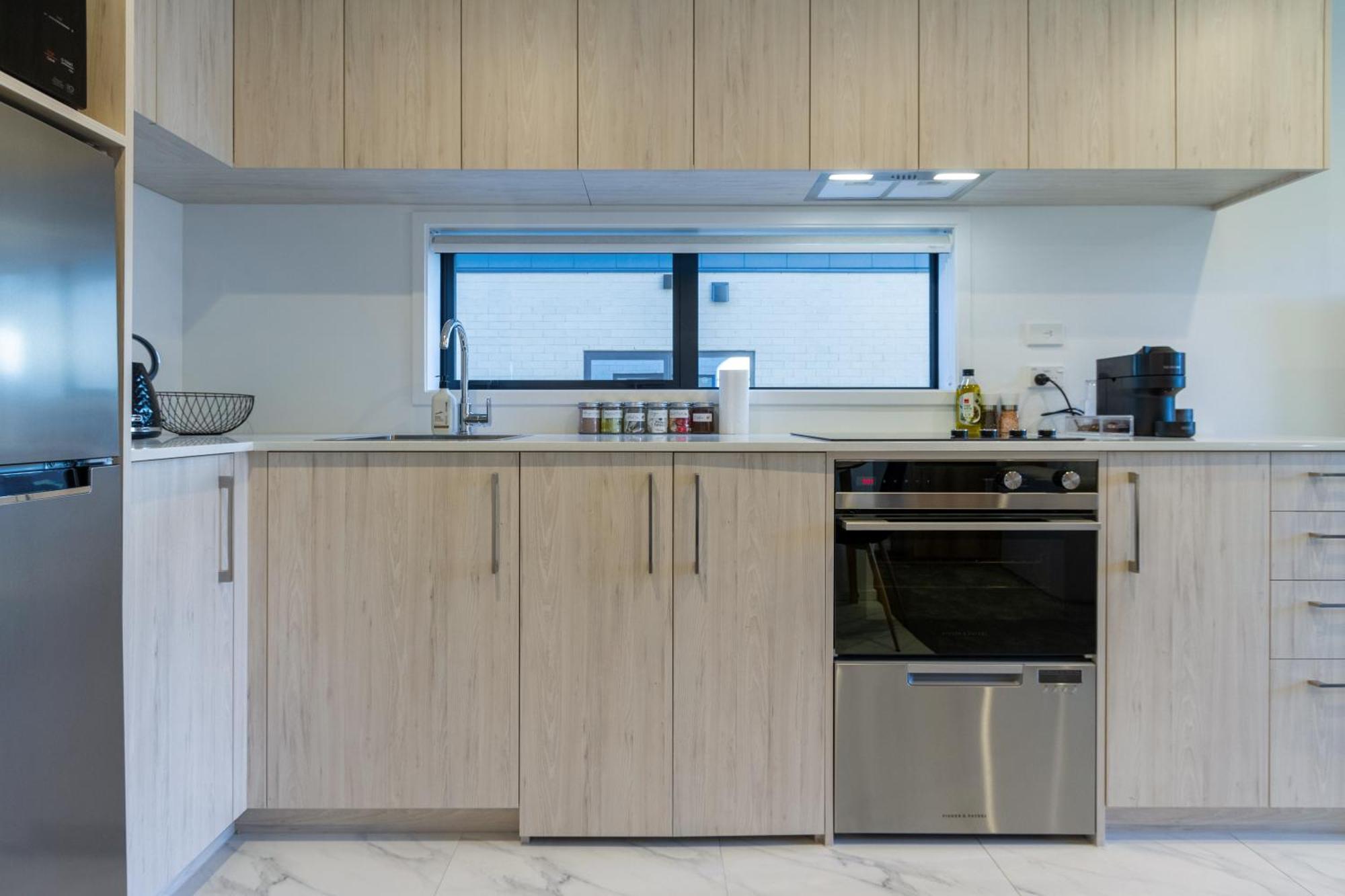 Single Level Studio Escape On Wilmer St - Central 크라이스트처치 외부 사진